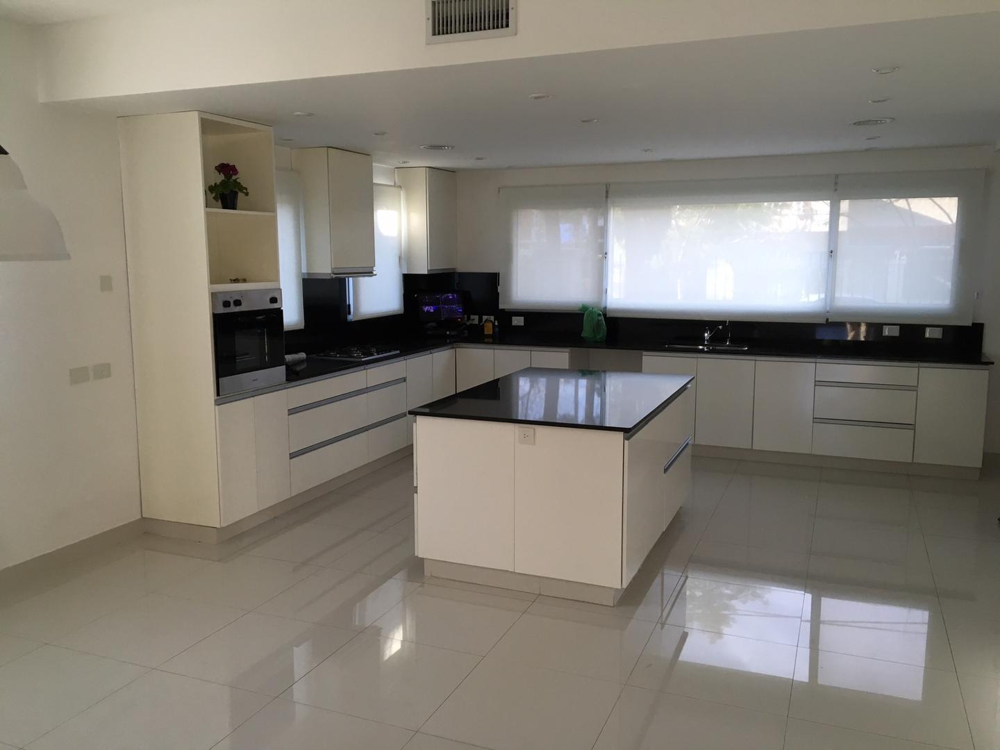 Casa en Alquiler en Martinez, USD 6.200