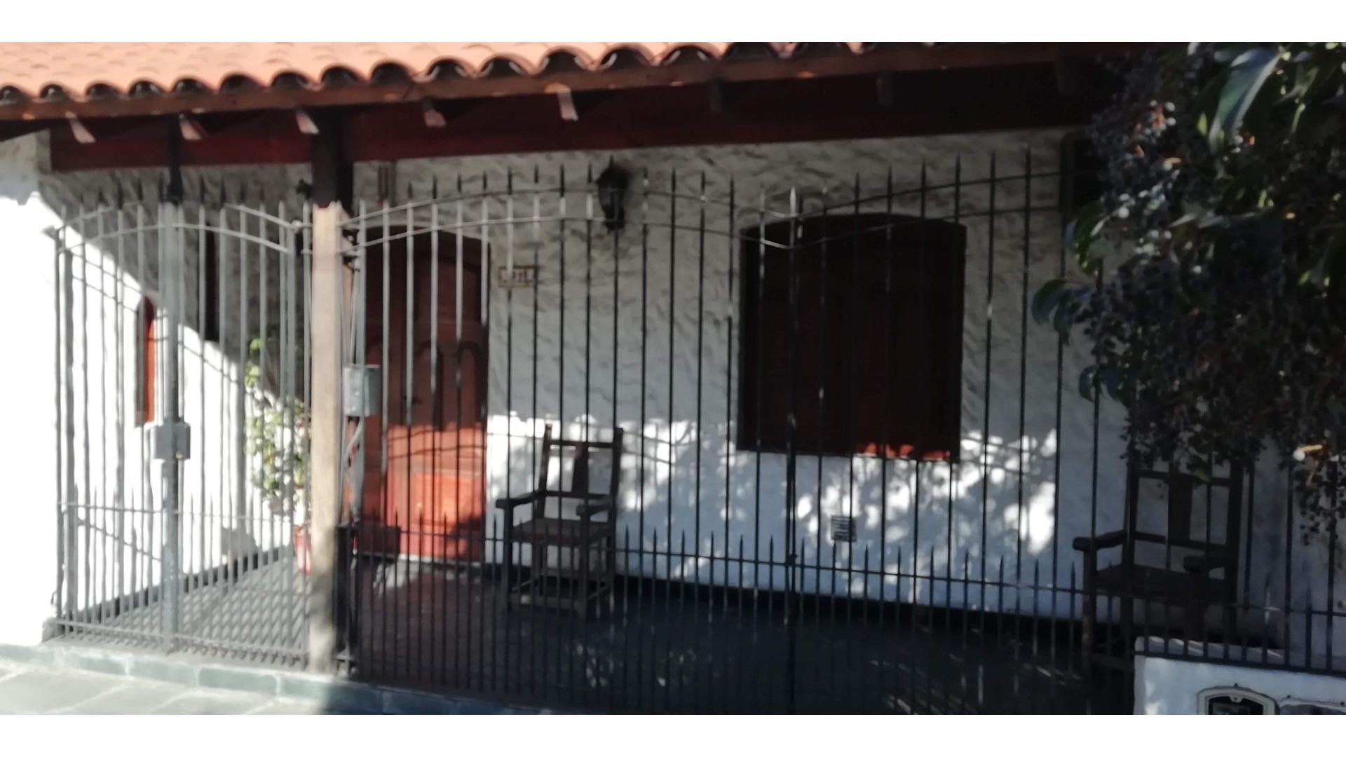 Casa  3 ambientes Lanus Este  Centro