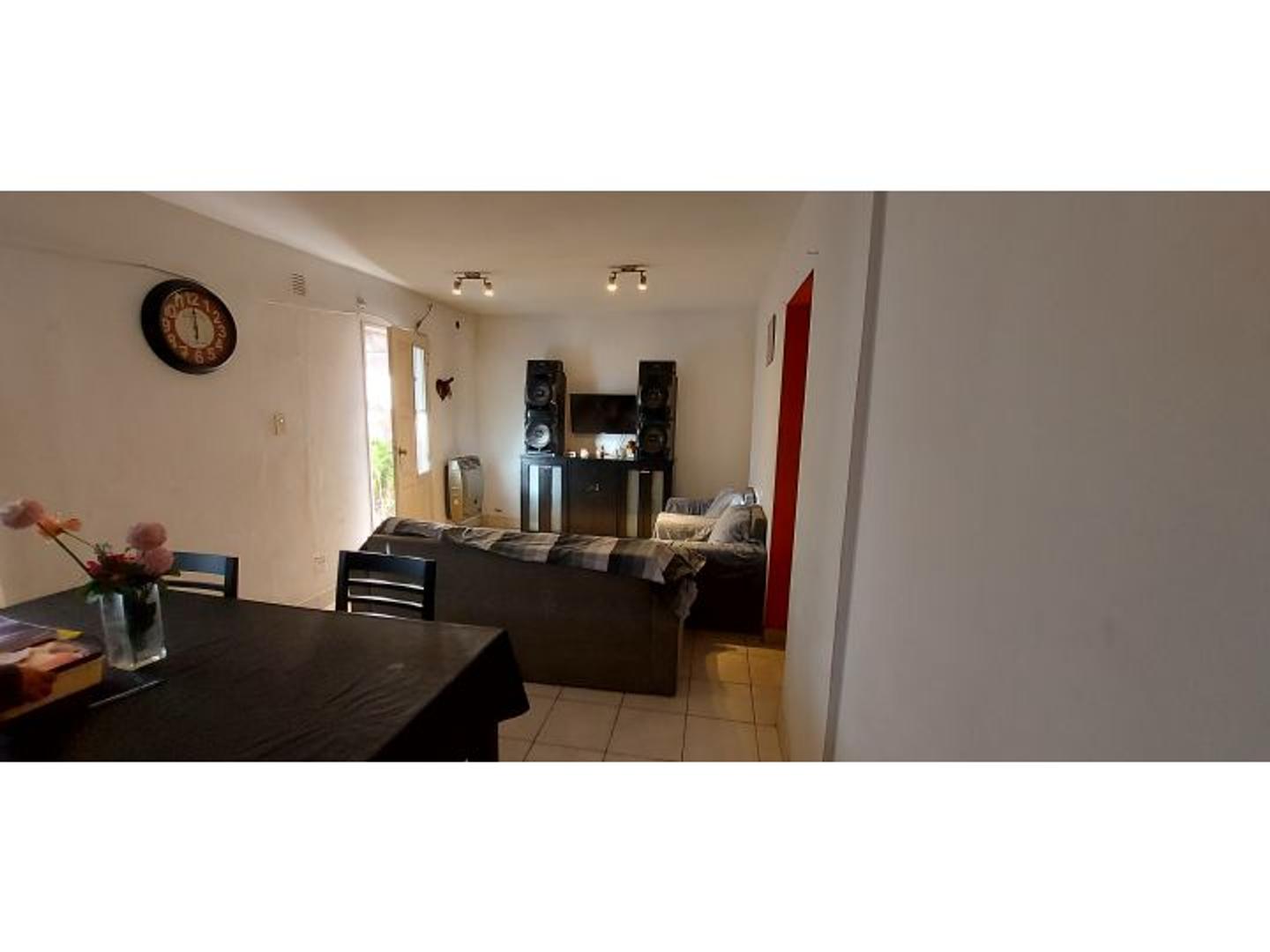 CASA EN VENTA 4 AMB CASEROS