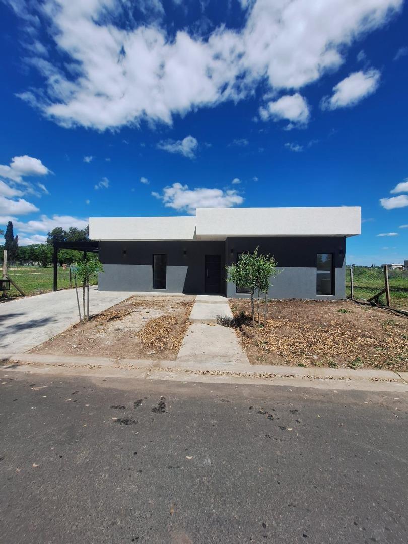 Casa De Calidad 4 Ambientes En Santa Sofia Pilar