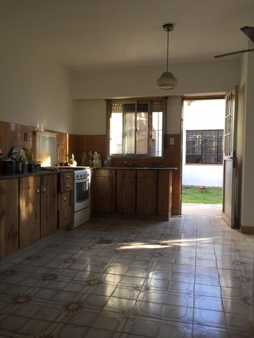 ALQUILER DE CASA TRES  AMB EN ZONA CHILAVERT