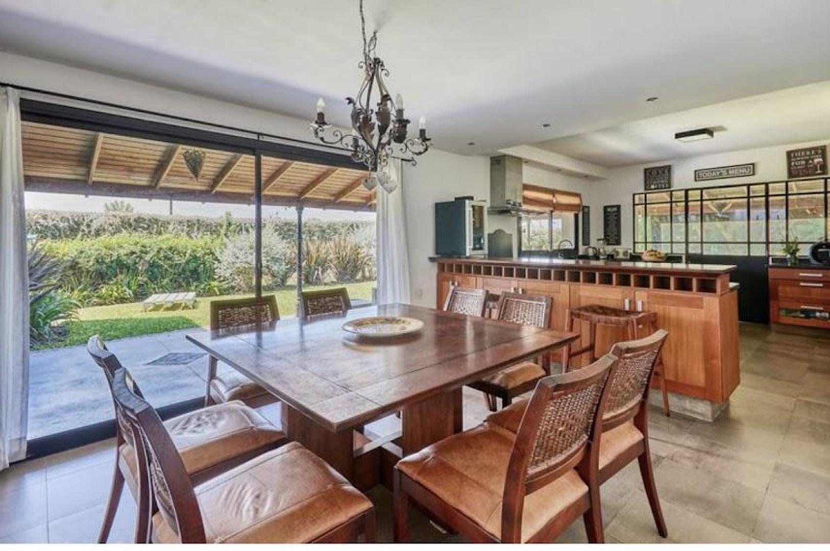 IMPORTANTE PROPIEDAD 4 DORMITO 4 BAÑOS ESCRITORIO PLAY ROOM