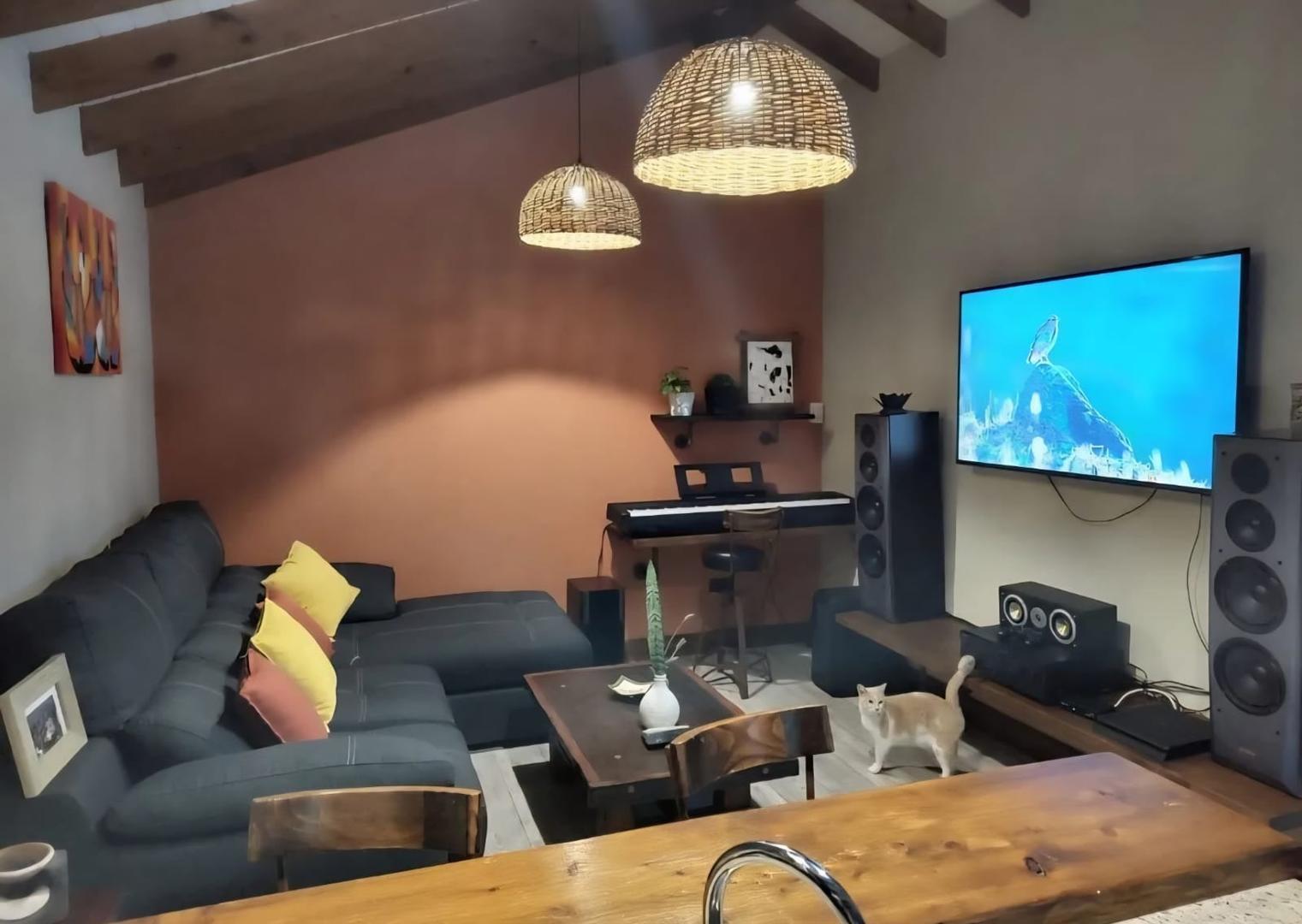 Casa en Venta con 3 cocheras