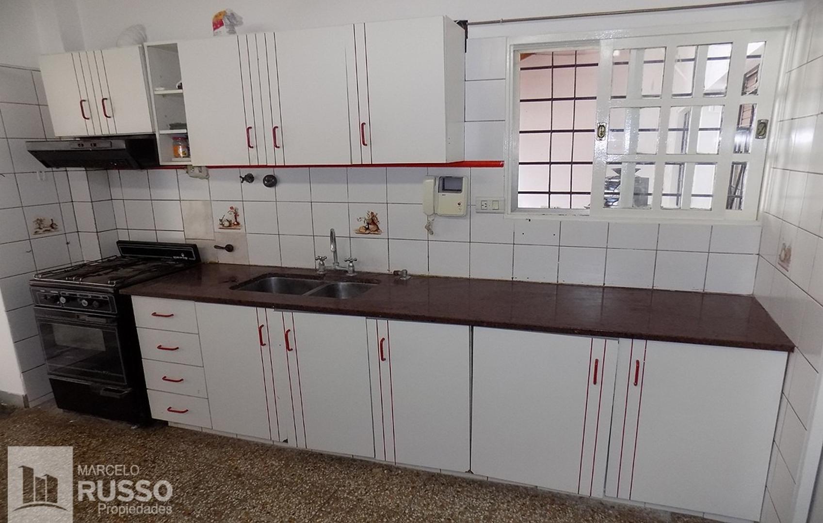 CASA 4 AMBIENTES – PH AL FRENTE