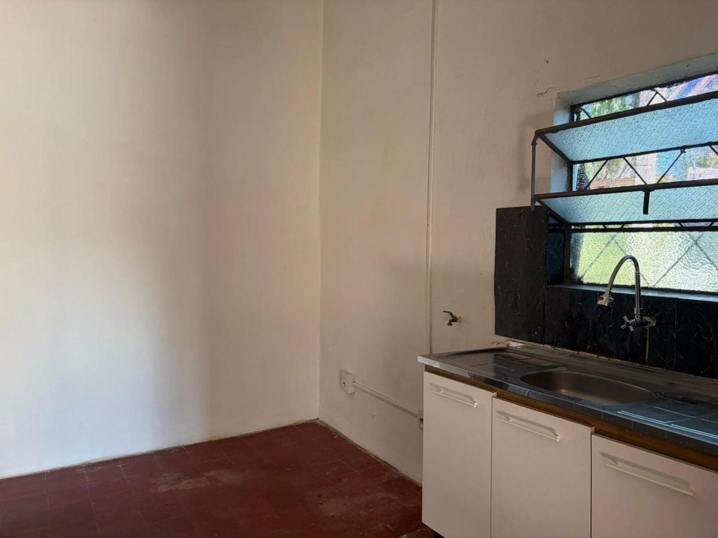 ALQUILER CASA 2 DORMITORIOS CON COCHERA 18 DE MAYO