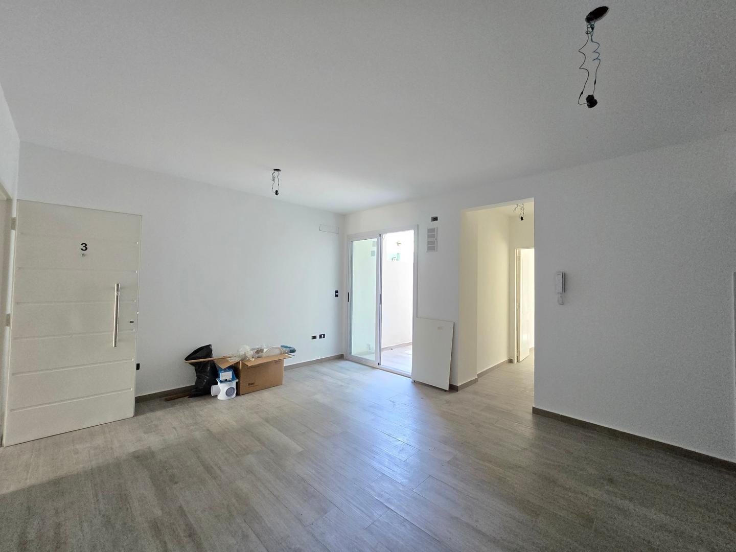 America 833 , Piso PB