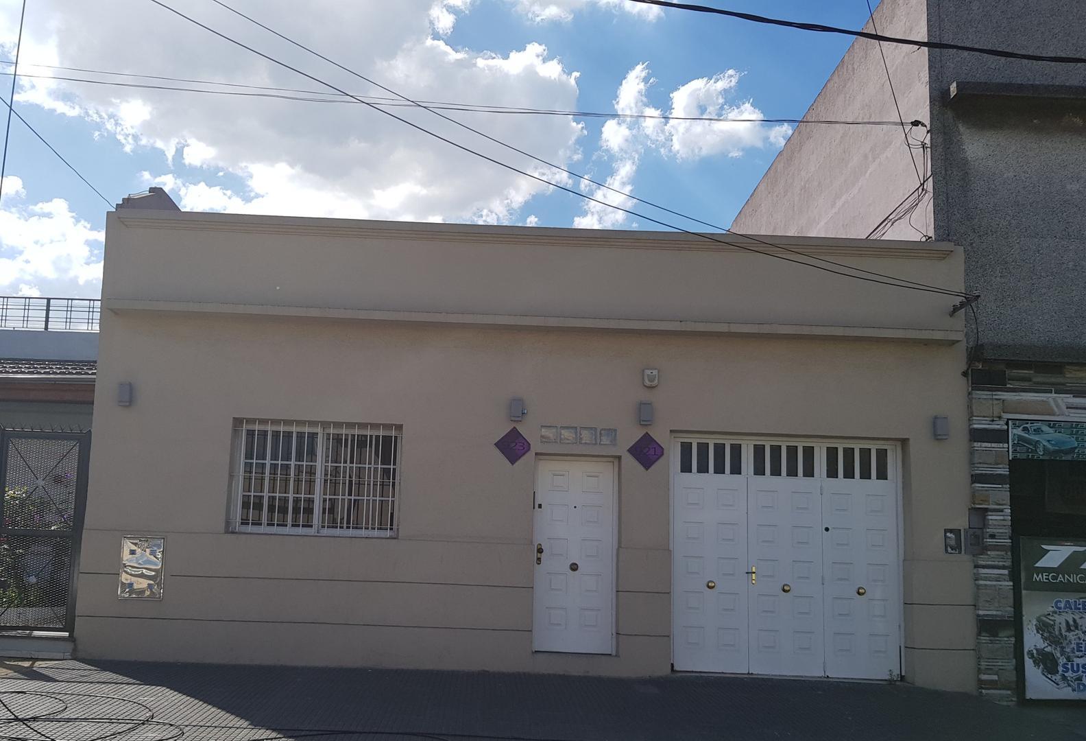 CASA EN VENTA MADARIAGA AL 900 SARANDI