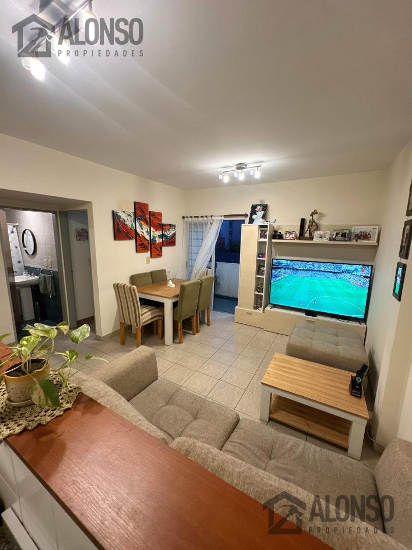 Departamento 2 Ambientes con Balcón en Venta en Lanús