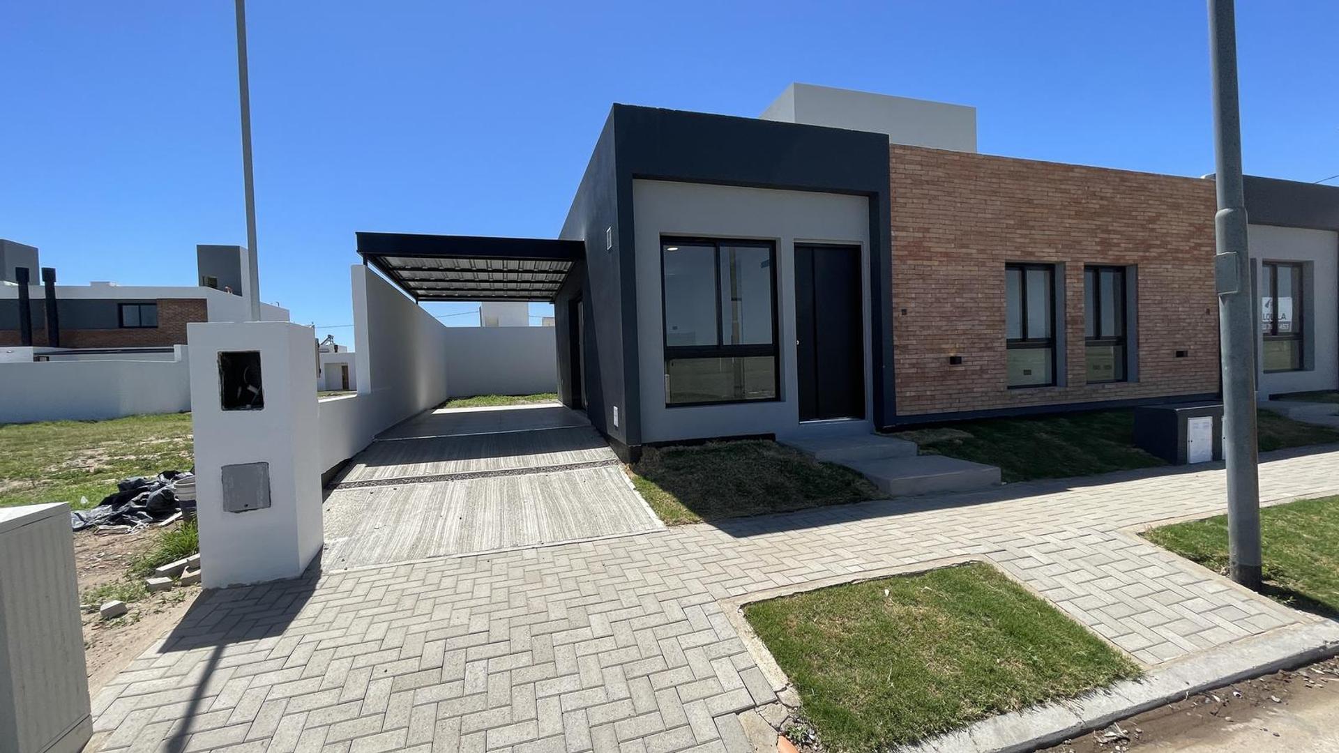 Casa 4 ambientes con 1 baño