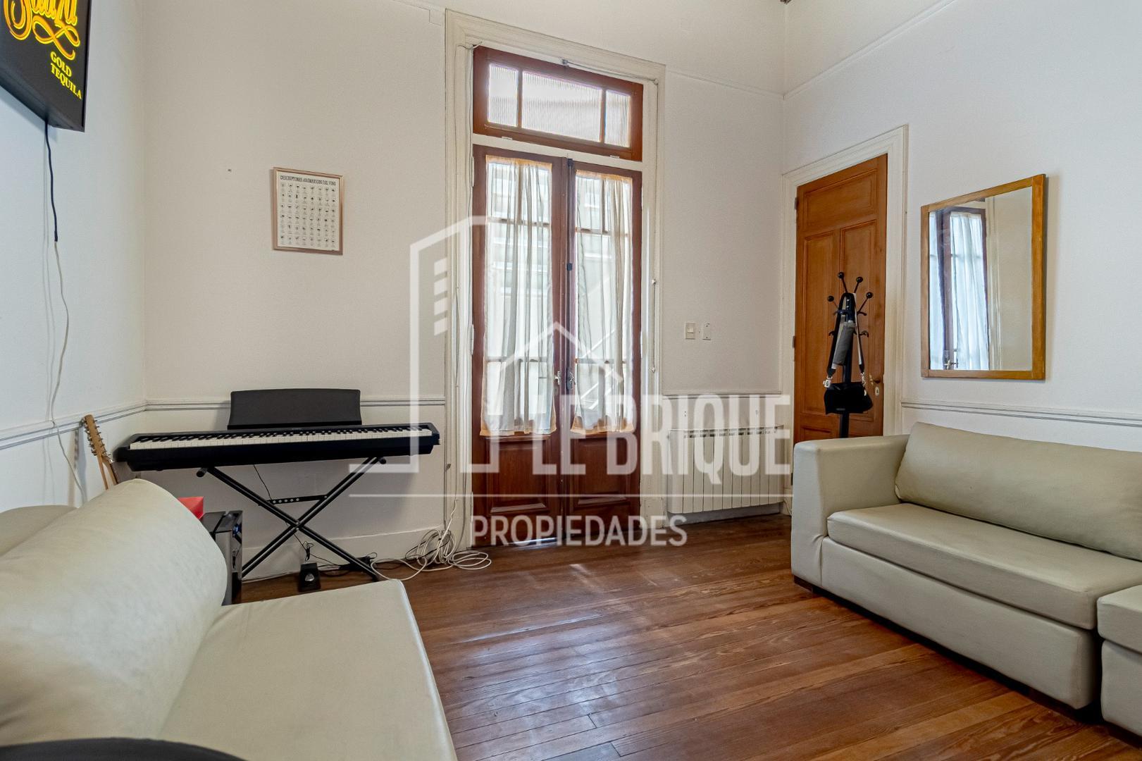 Depto Tipo Casa en Venta en Chacarita, USD 160.000