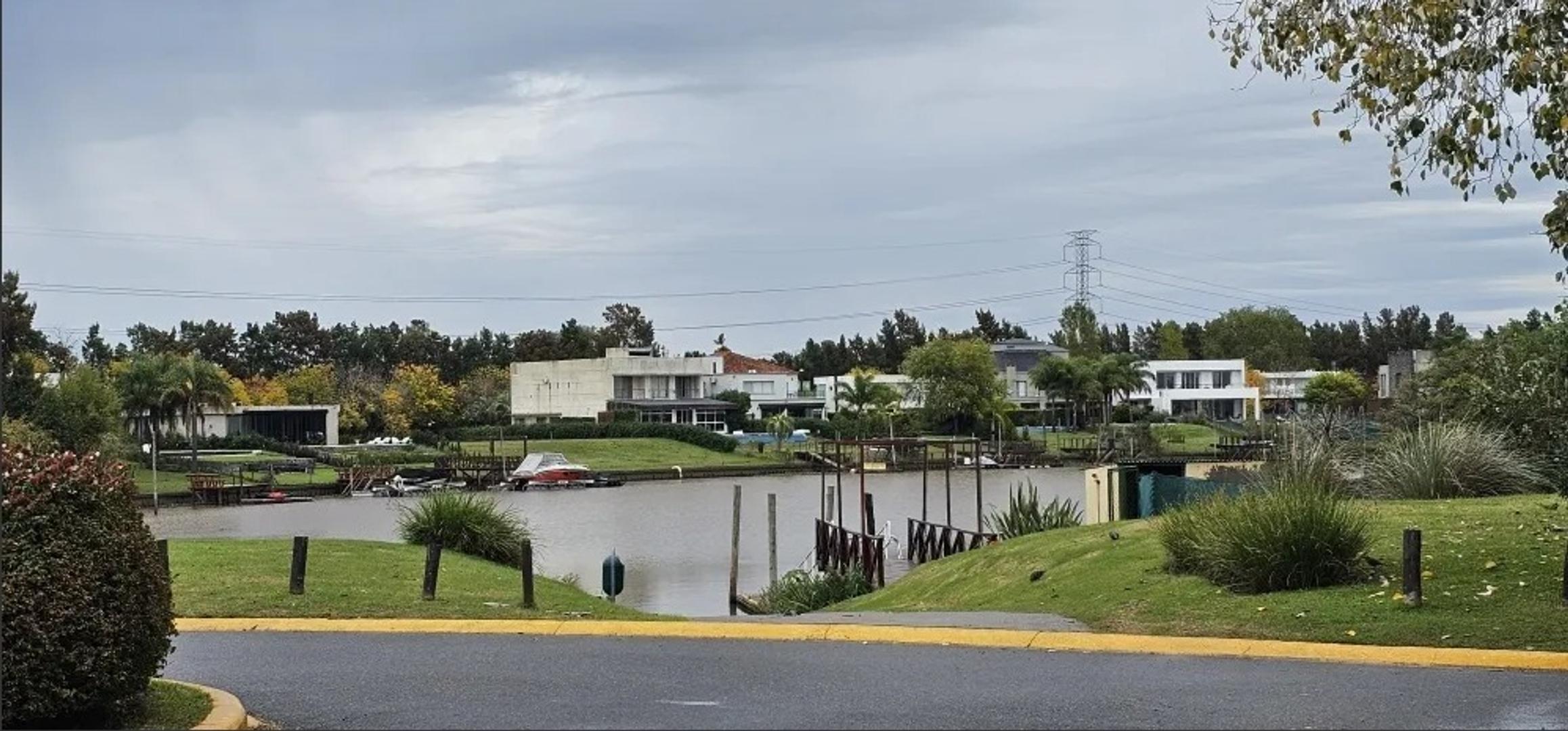 Avenida De Todos Los Santos 1700