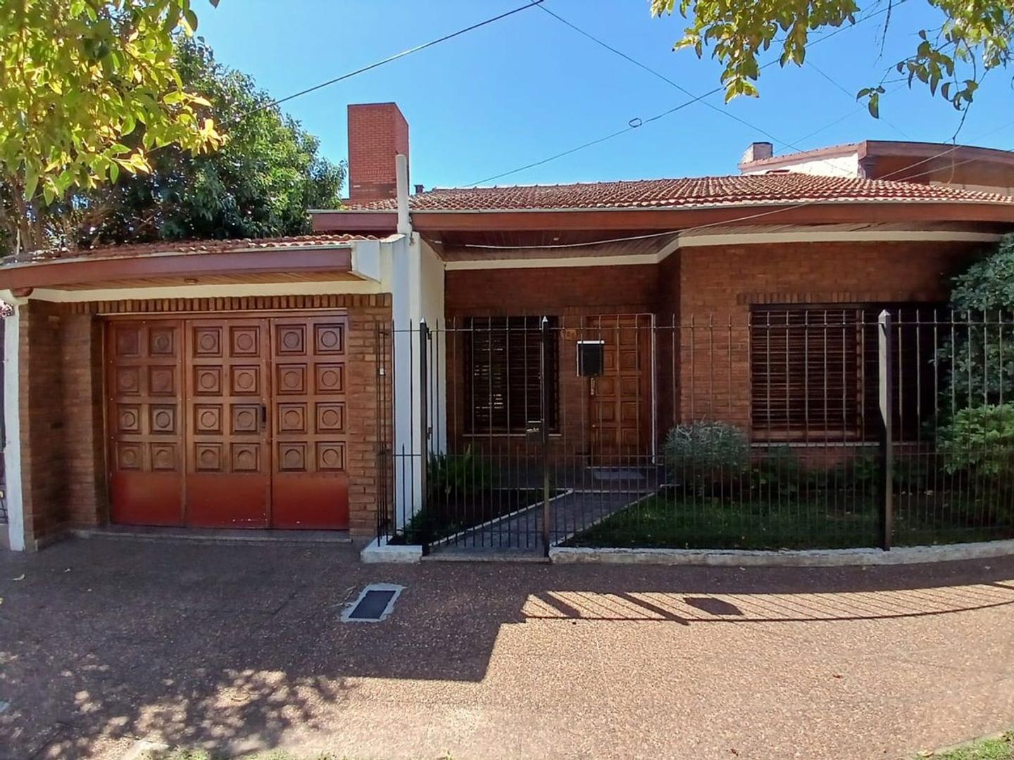 VENTA - CASA 3 AMB C/PATIO SARANDI