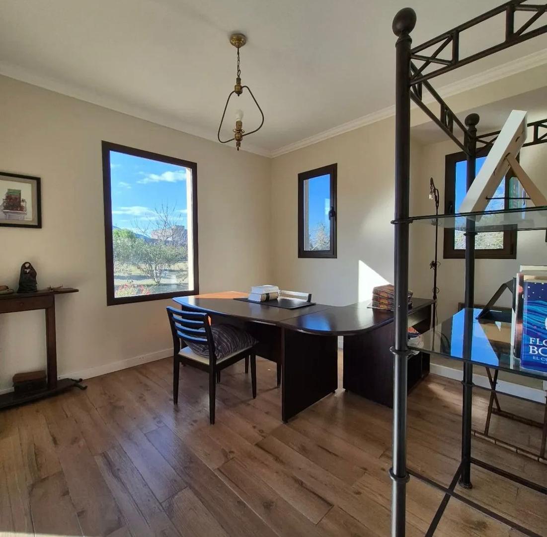 Exc casa vta 3 dor qcho/esc/estar/suite/pil Chacras Sta Mari