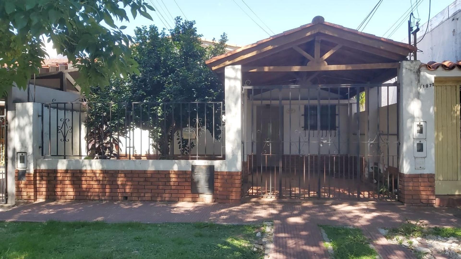 Venta Casa Zona Barrio Alberdi. 2 Dorm.Cochera.consulte.