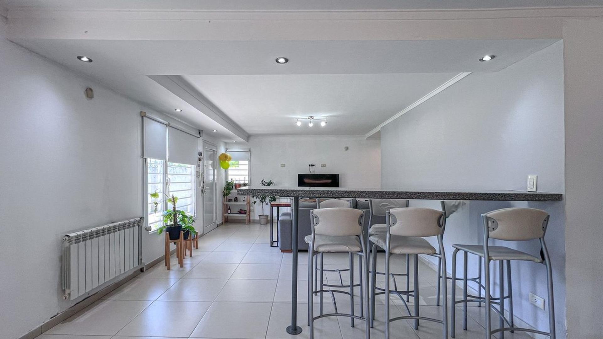 Casa 4 ambientes con 1 baño