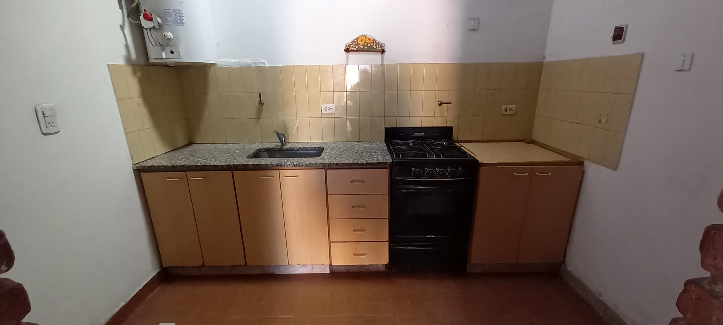 PH INDEPENDIENTE, FONDO, 3 AMB CON PATIO-VILLA BALLESTER