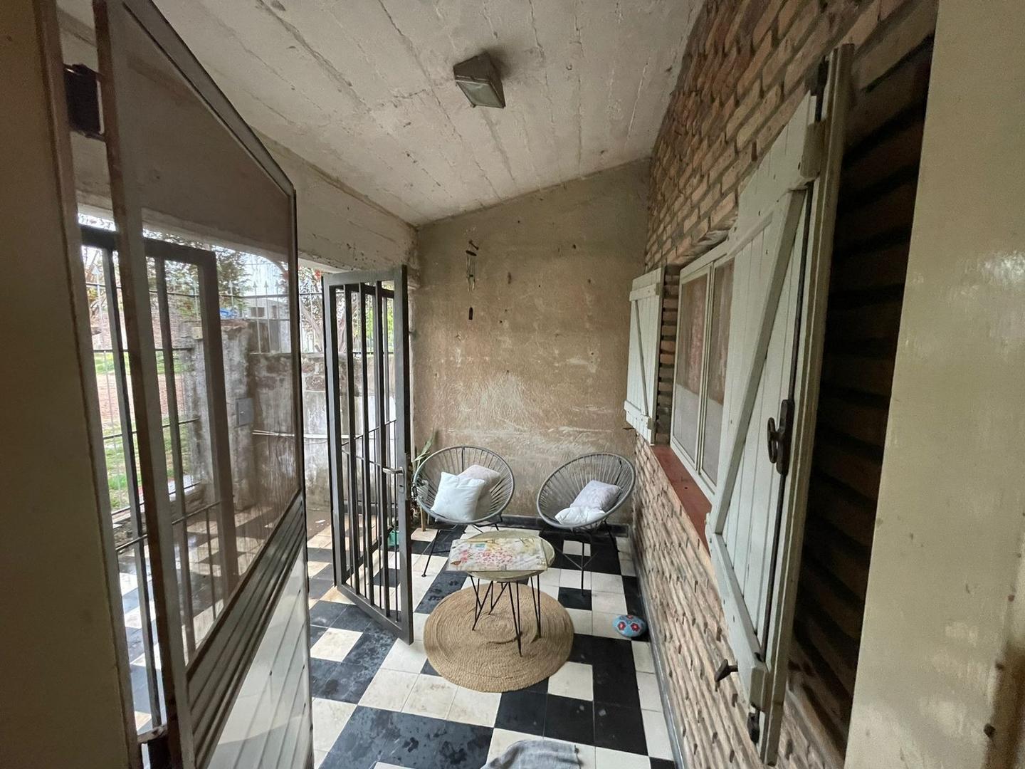 Casa 3 ambientes con 1 baño