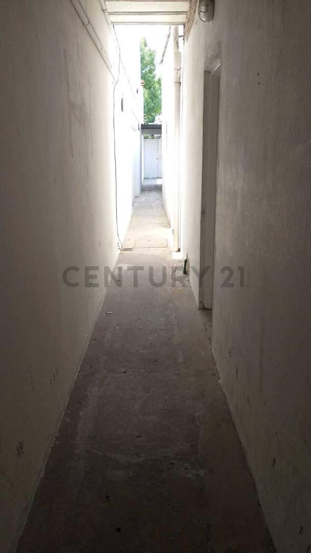 25 e 33 y 34 100, Piso 1