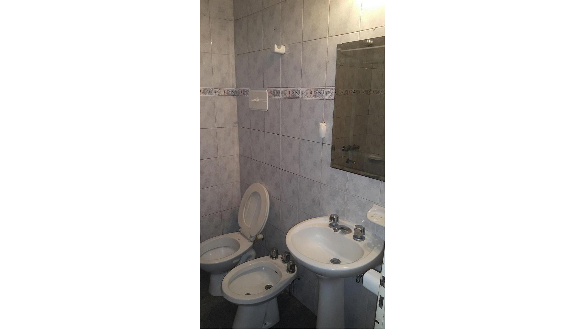 Depto Tipo Casa 2 ambientes con 1 baño