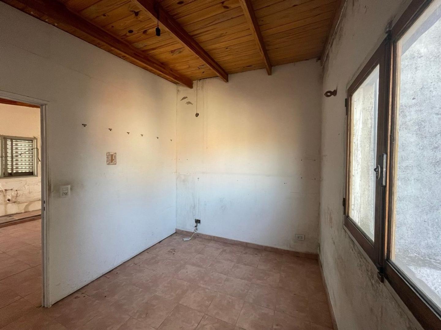 VENTA CASA DE PASILLO CON DOS UNIDADES BELLA VISTA