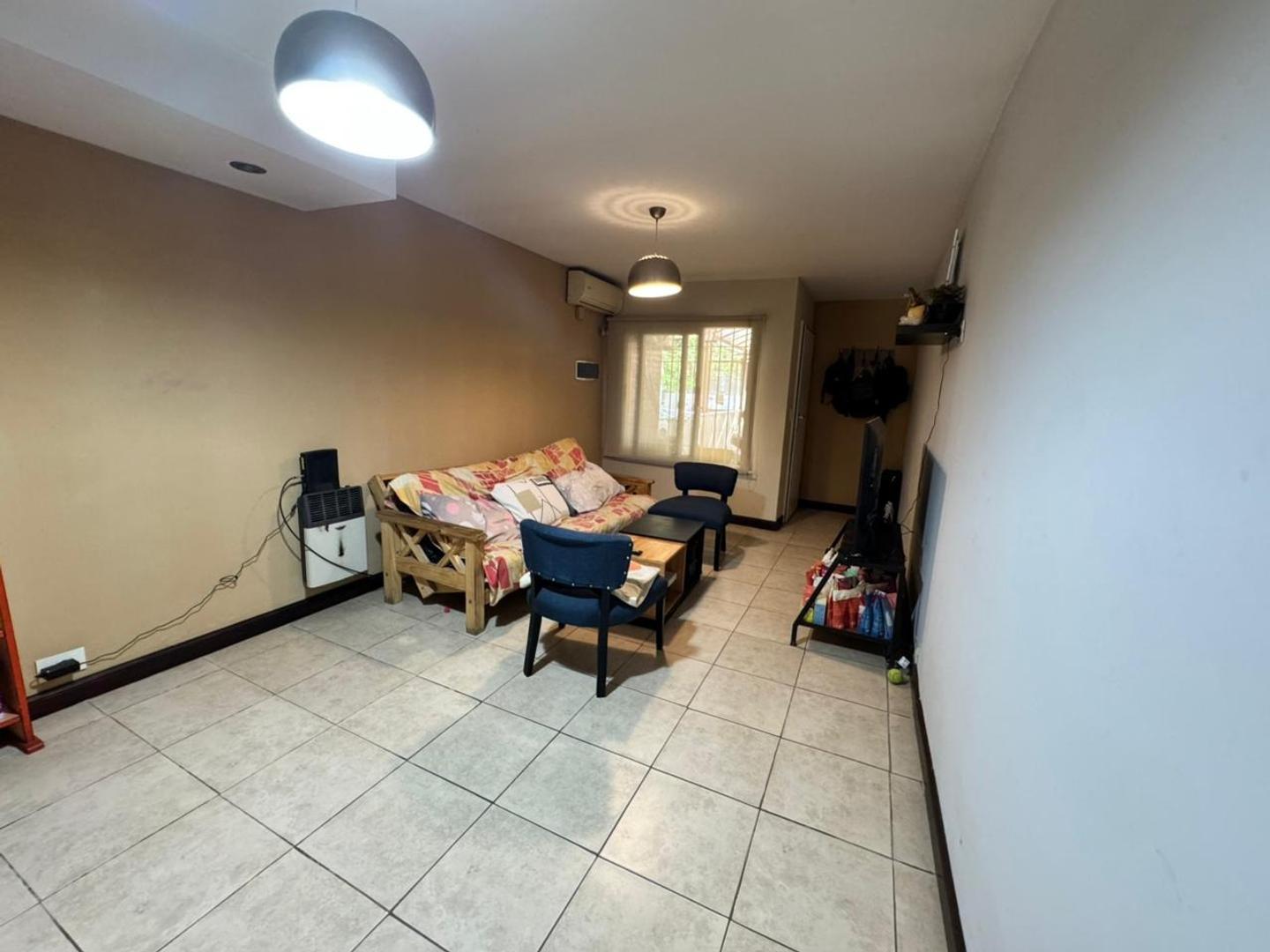 Casa 3 ambientes con 2 baños