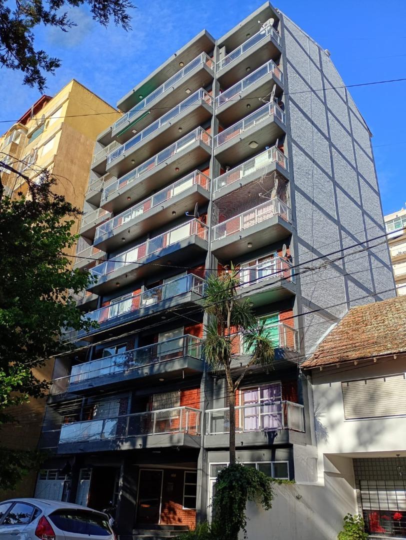 Departamento 2 ambientes con cochera a 2 cuadras del mar!