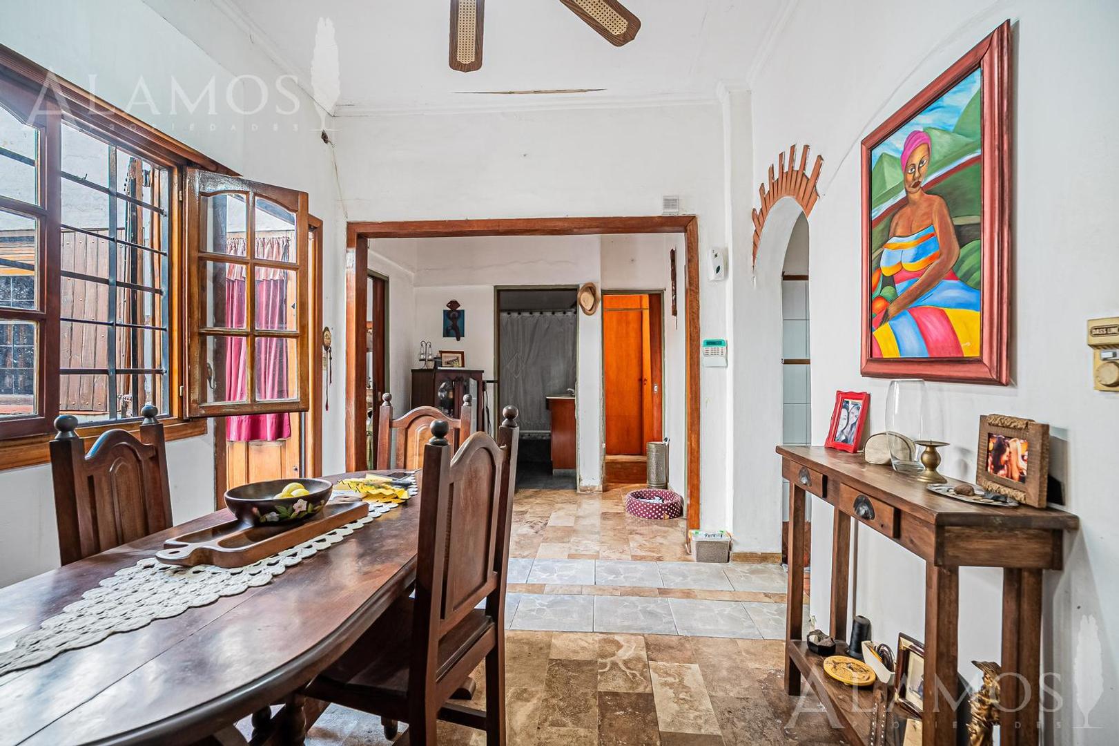 Casa 4 ambientes con 2 baños