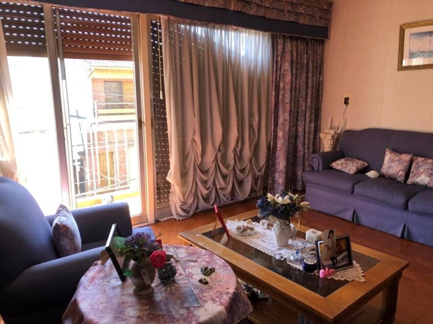 Amplio PH en planta alta sin expensas