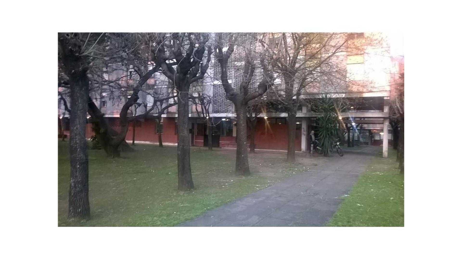 4 AMB amplio, muy bueno. 3º Piso