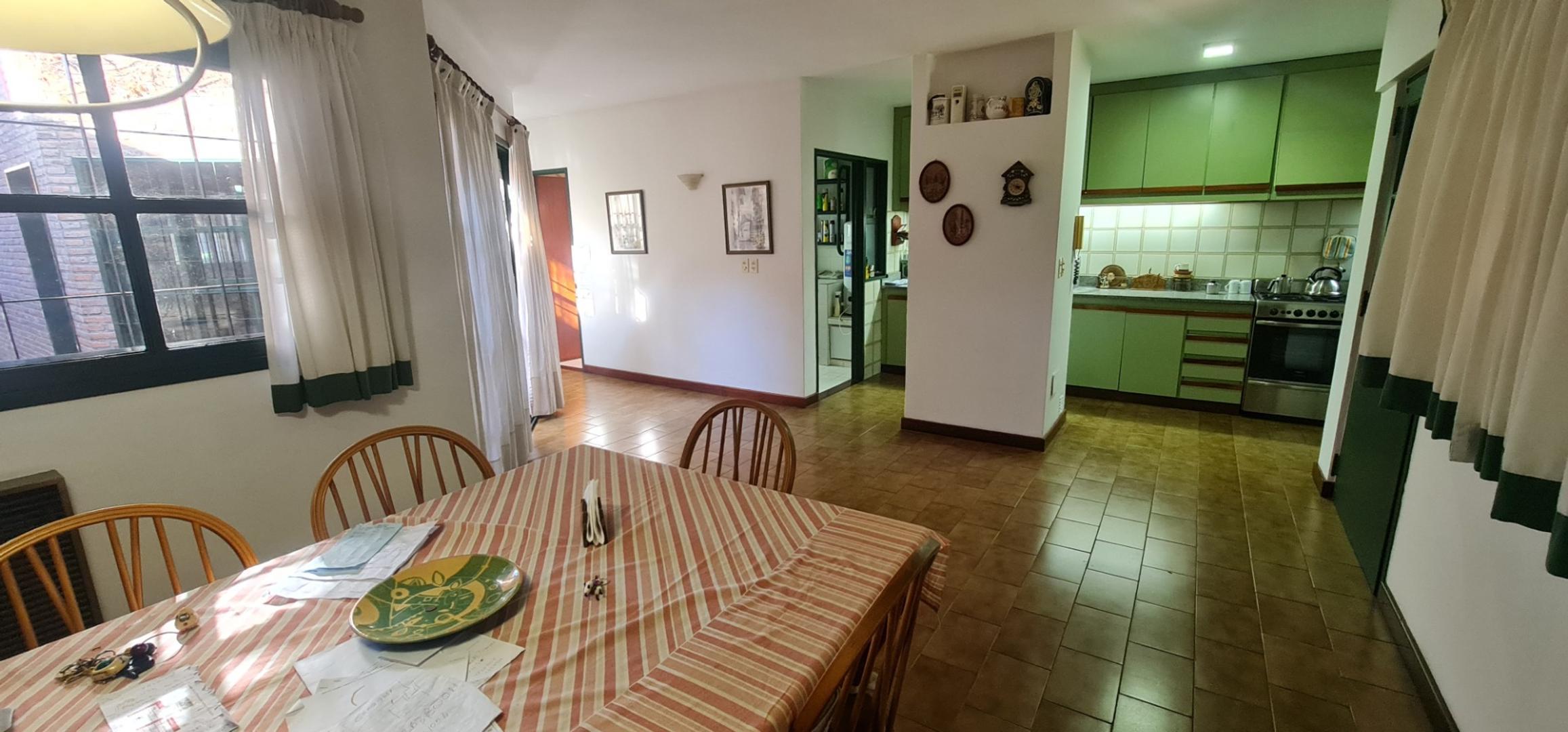 VENTA CASA 4 AMB CON FONDO, QUINCHO Y COCHERA QUILMES
