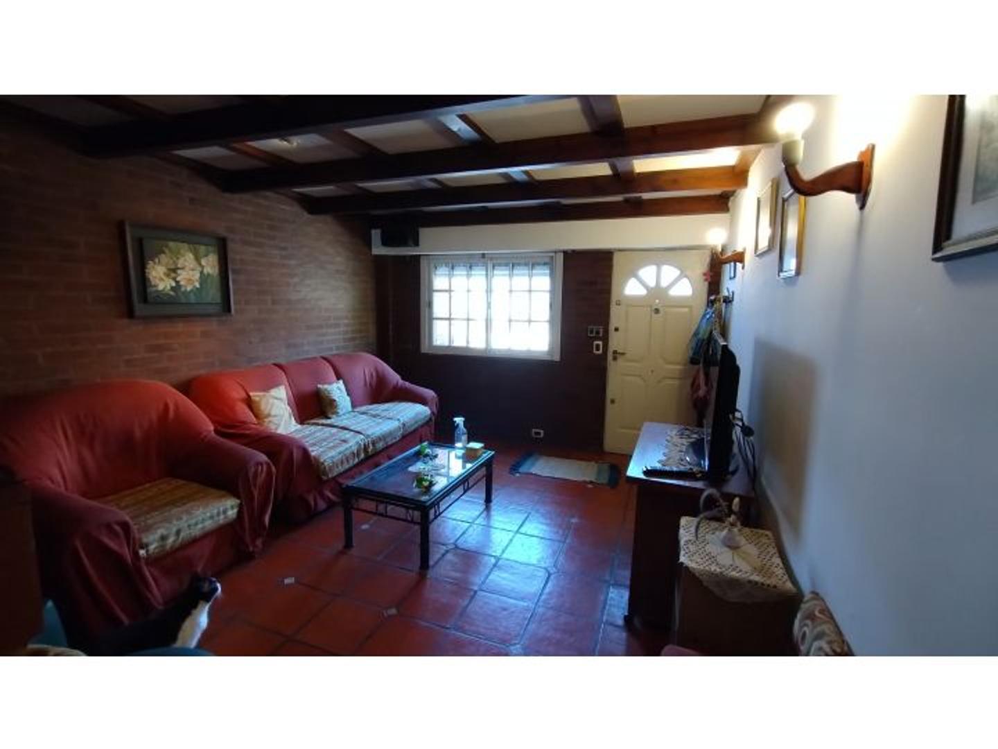 Casa 3 ambientes con 2 baños