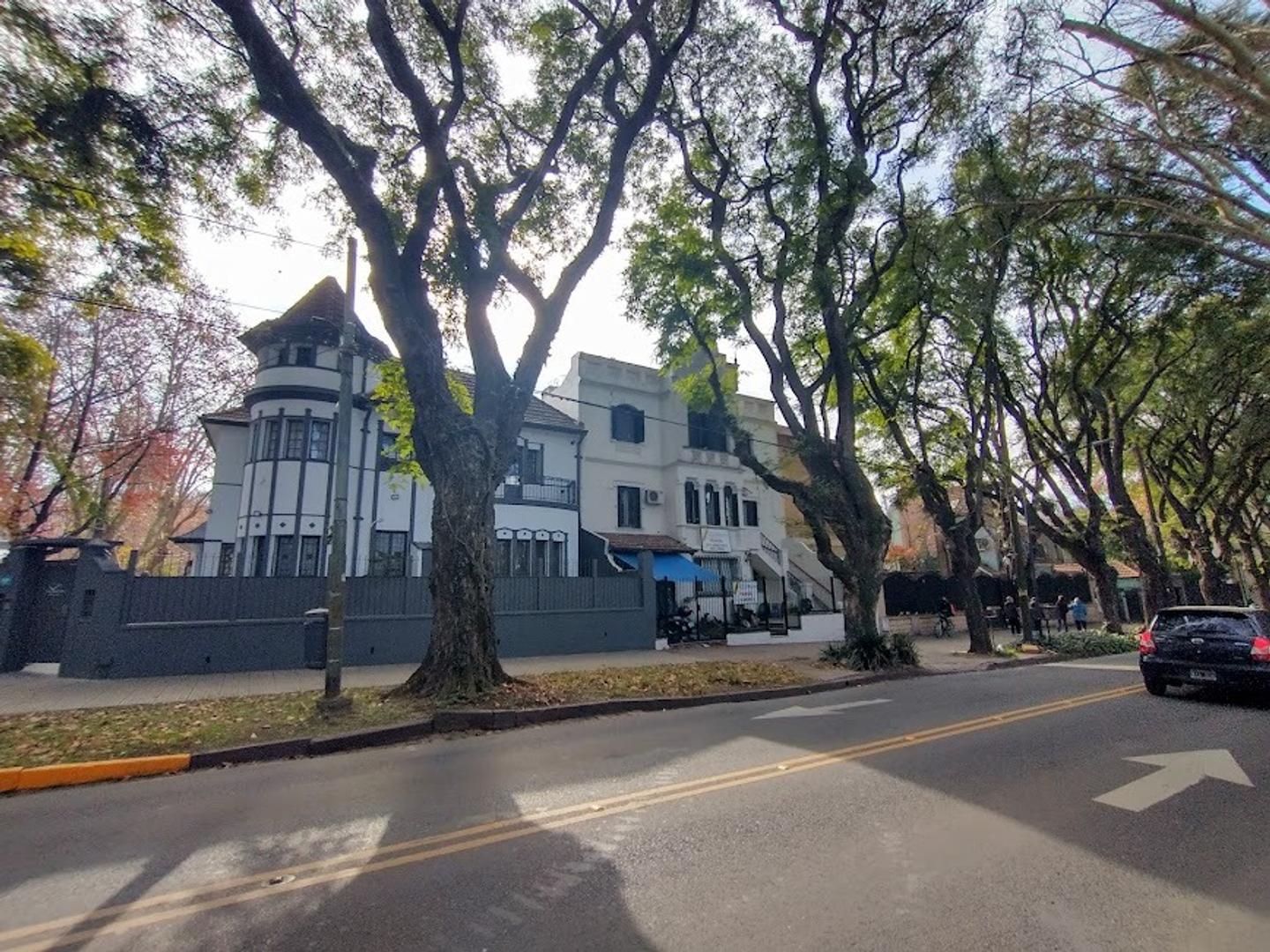 Unica   Importante casa usd 400.000.- 3 plantas con jardin