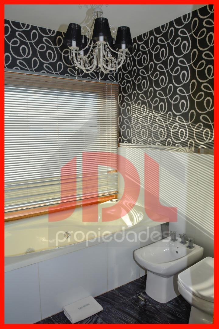 Casa 4 ambientes con 3 baños