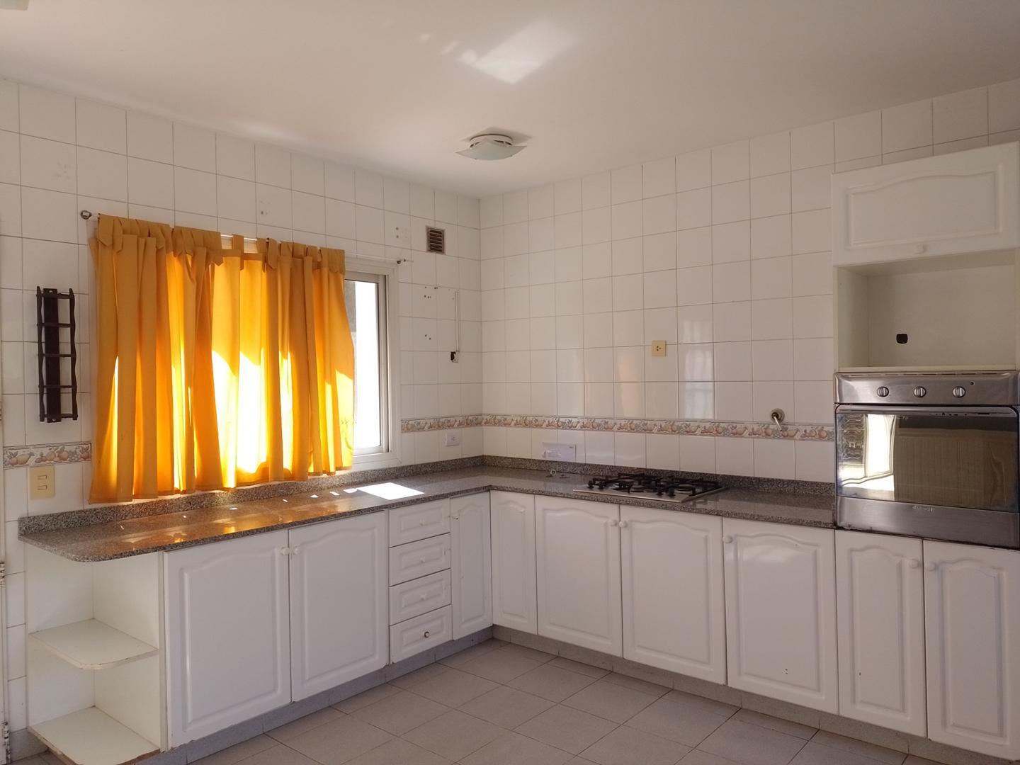 Casa  en Barrio Cerrado Acacias