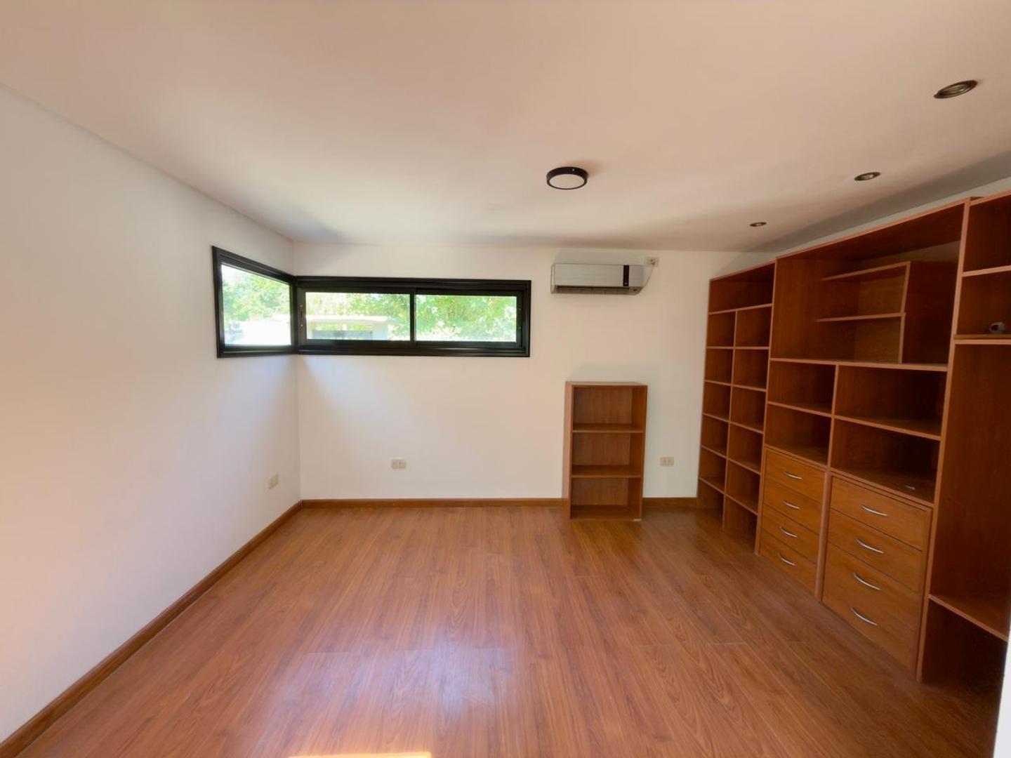 Casa 2 ambientes con 2 baños