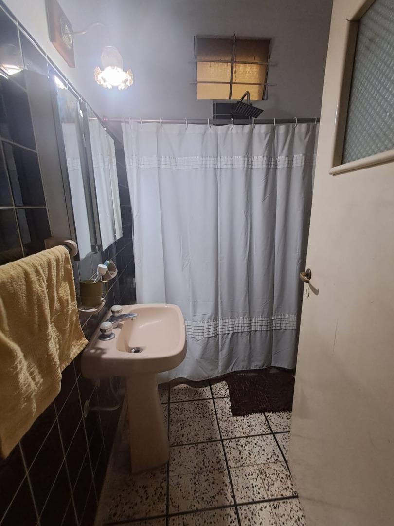 CASA EN MONTE GRANDE CON FONDO LIBRE 