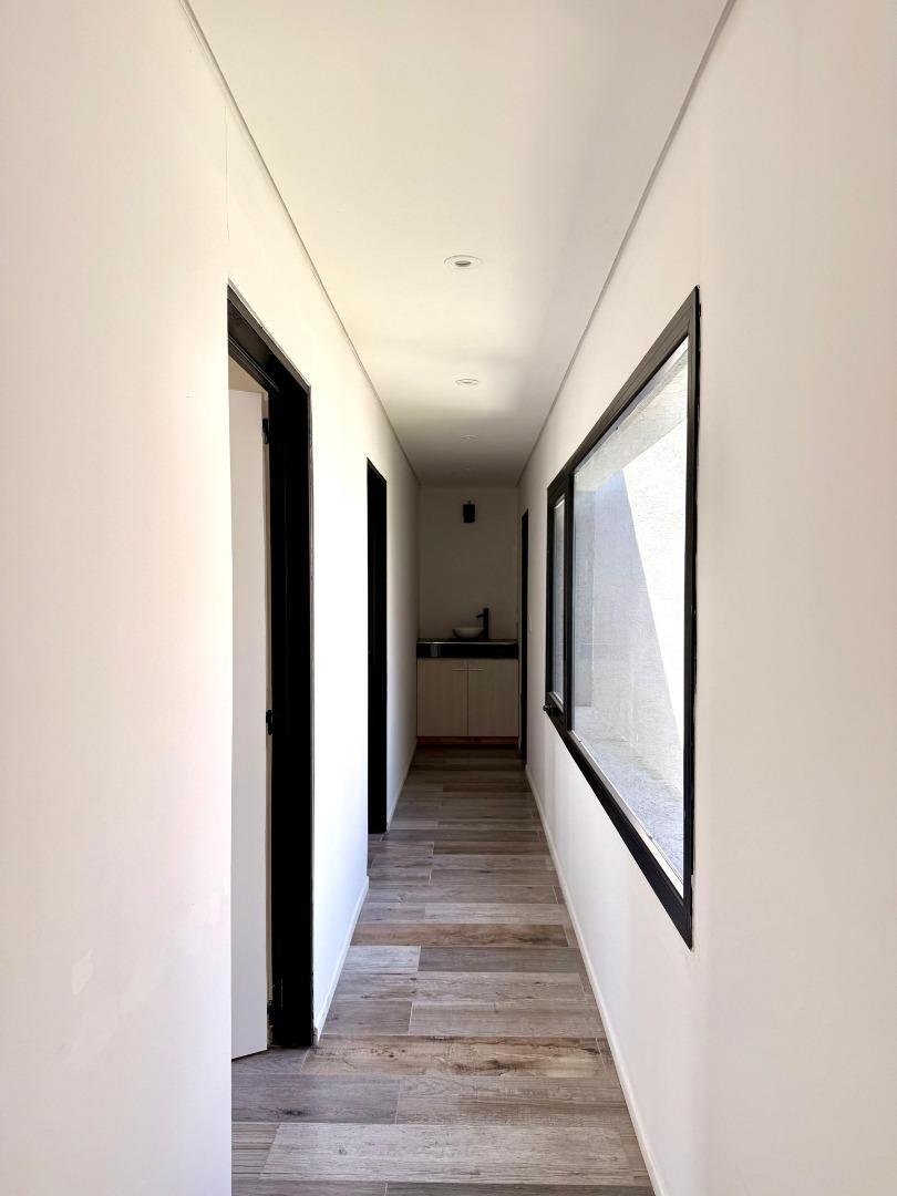 Casa en Alquiler con 4 cocheras