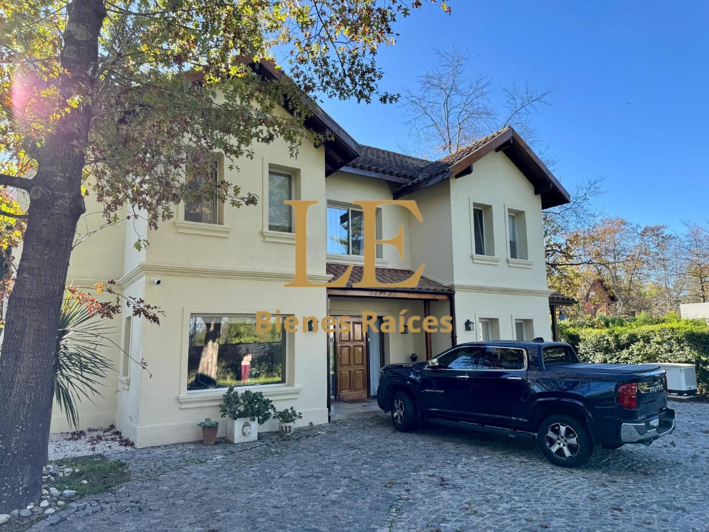 Casa en Venta con 5 cocheras