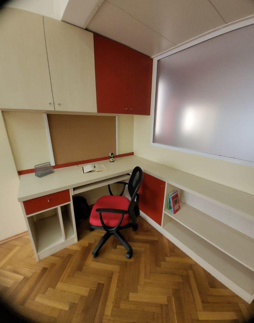 Uruguay 300, Piso 19