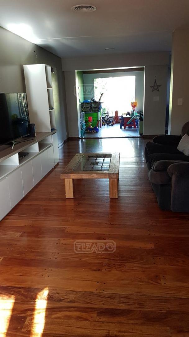 Casa 5 ambientes con 4 baños