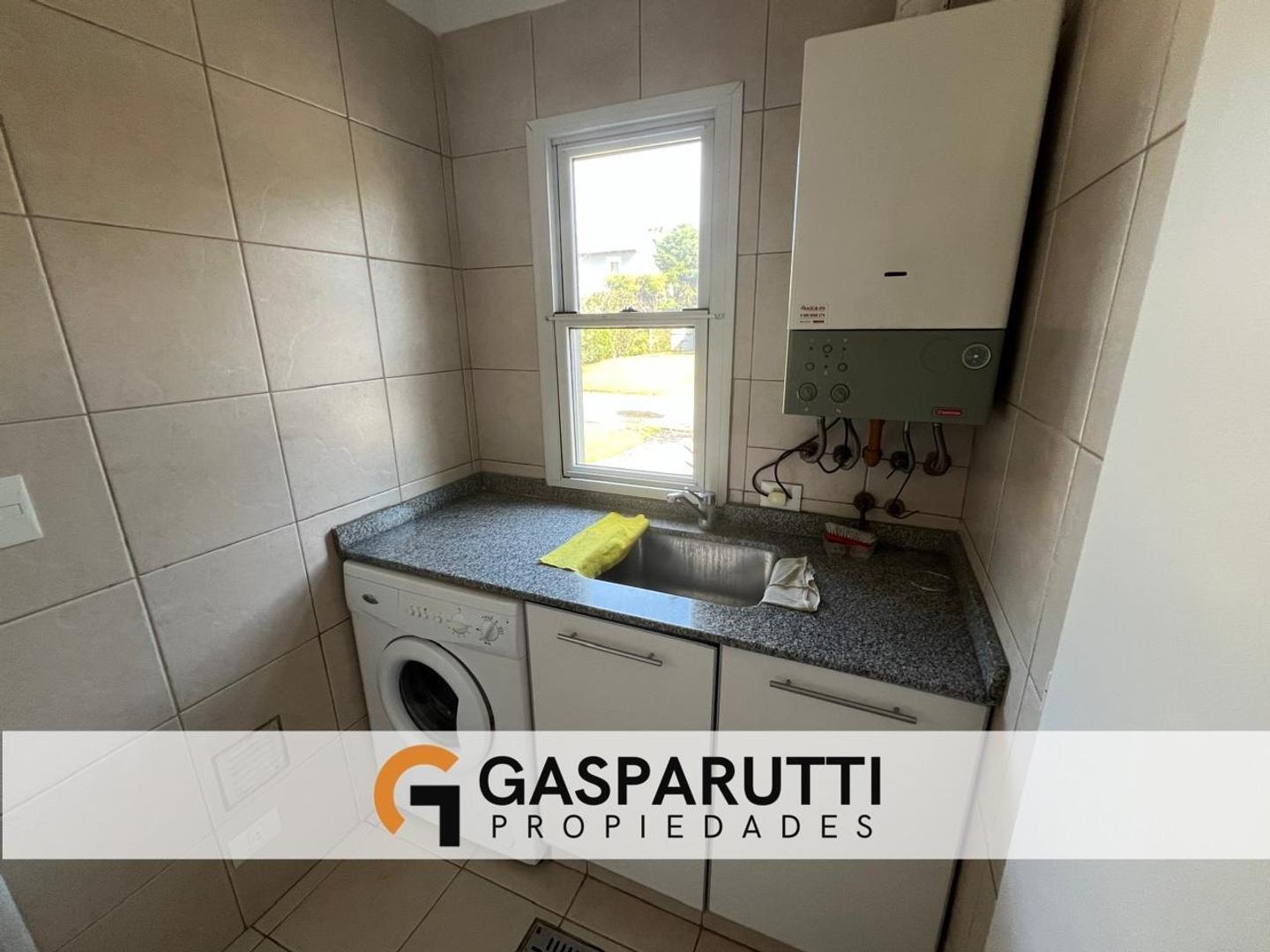 Casa en Alquiler con 6 cocheras