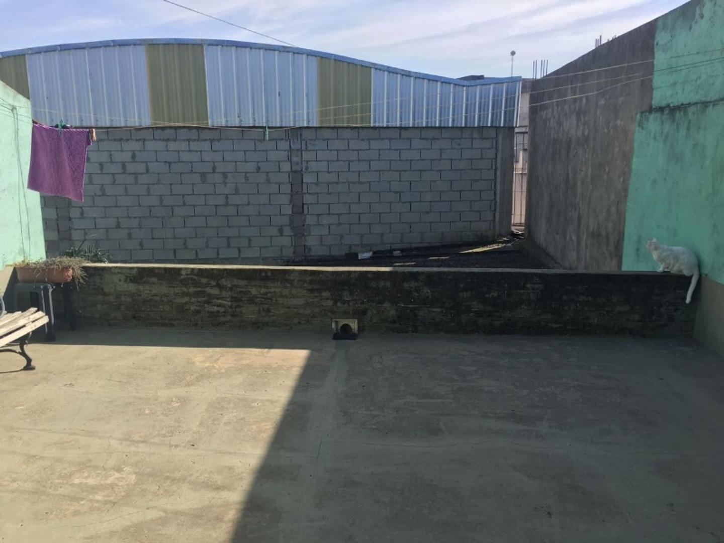 Casa 3 ambientes con 1 baño