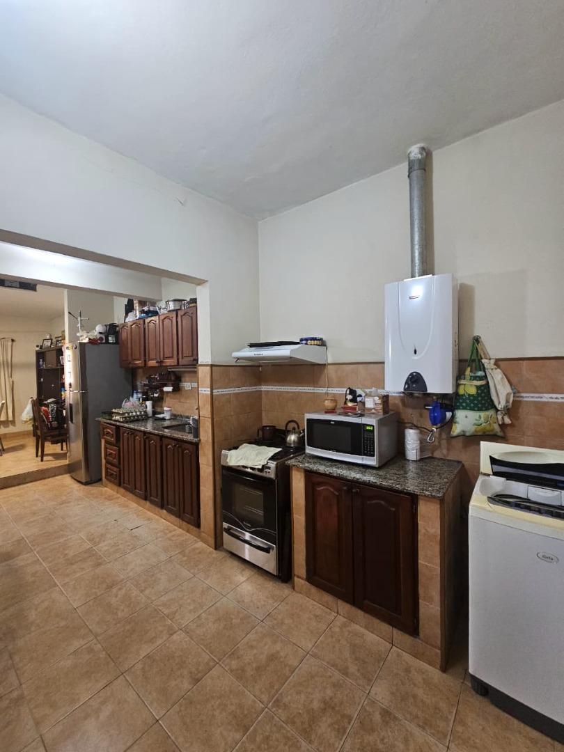 Casa 5 ambientes con 2 baños