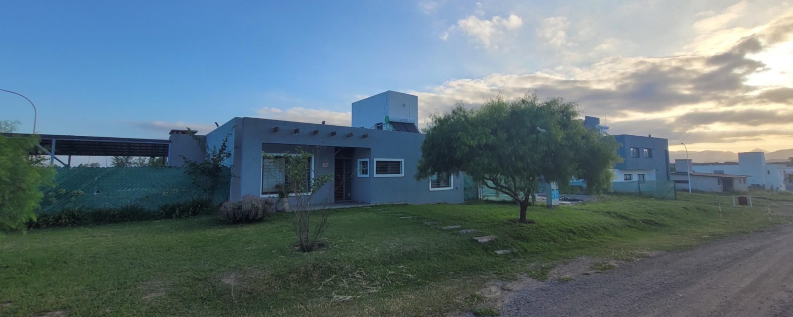 Excelente CASA en VENTA 3 hab 3 baños pileta quincho
