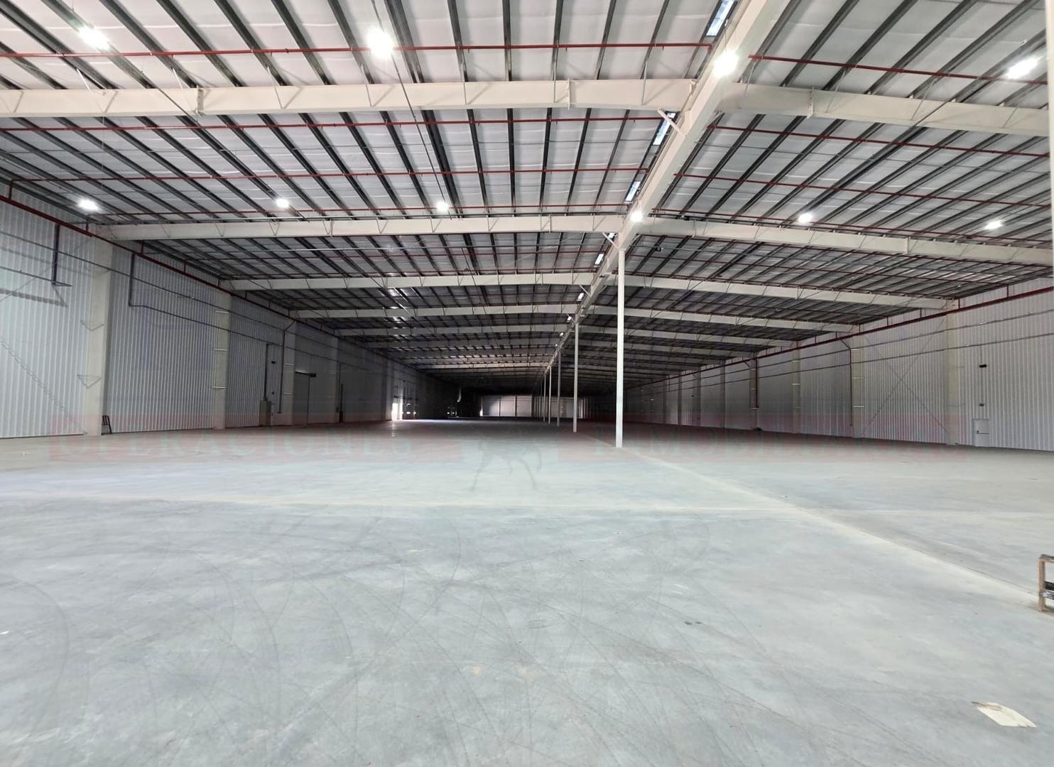 NAVE DE 18.000 M² CON EXCELENTE ESTRUCTURA Y UBICACIÓN