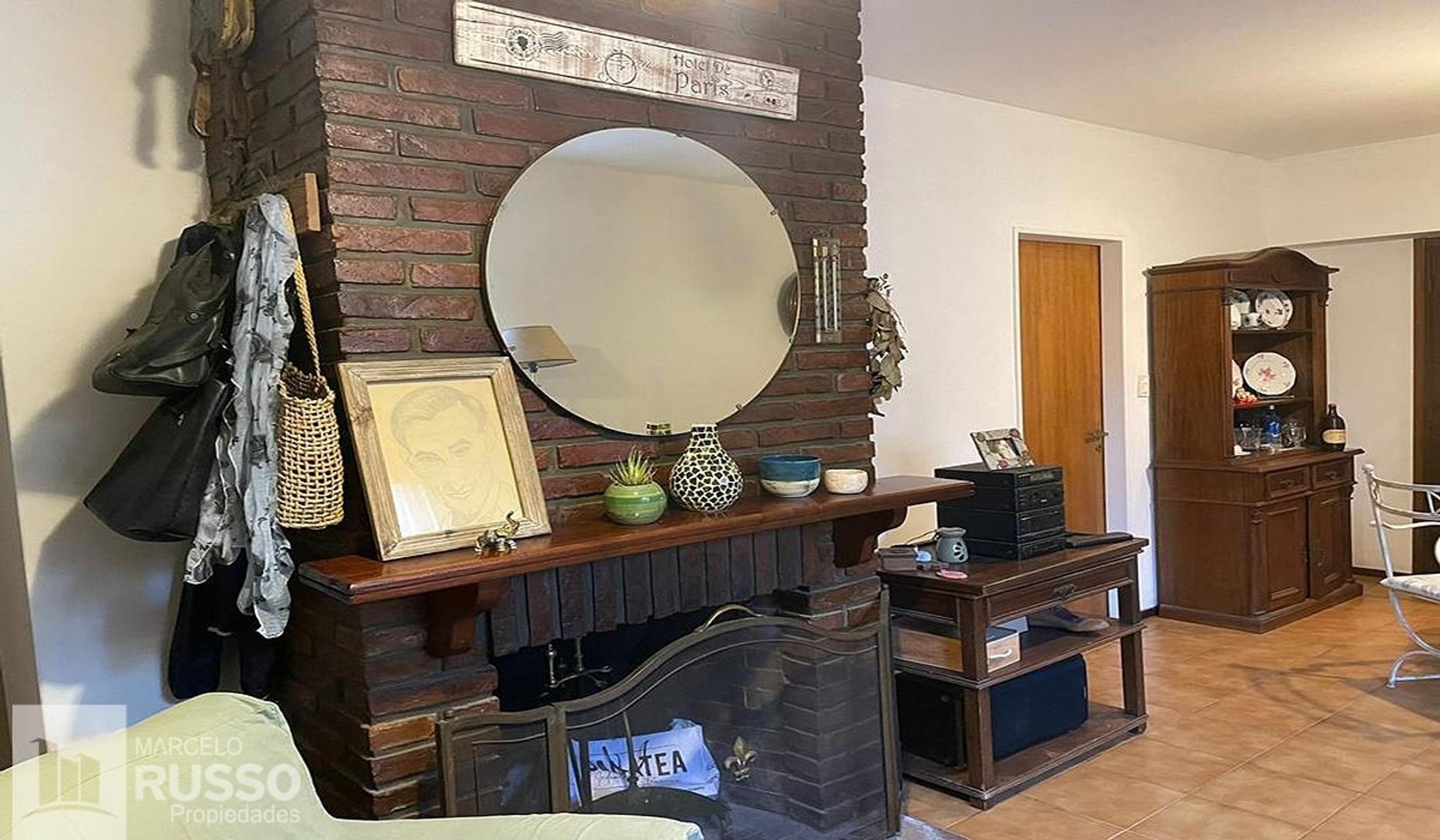 CLASICO CHALET 5 AMBIENTES c/ QUINCHO