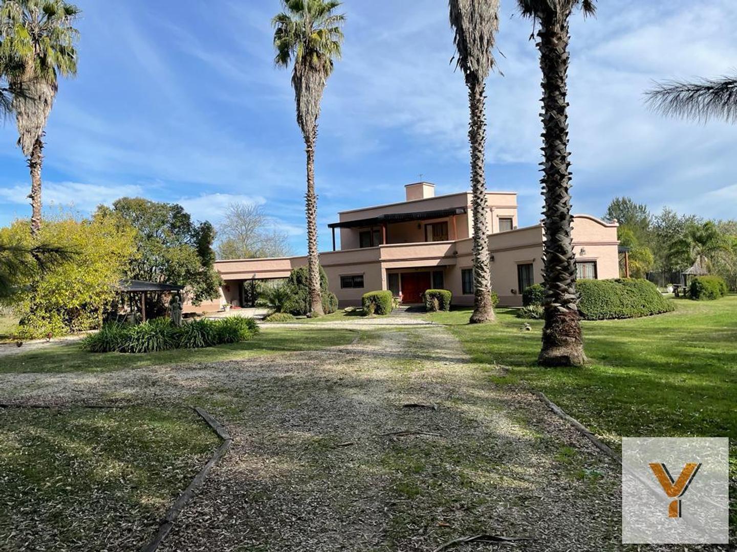 Casa en venta - 4 Dormitorios 3 Baños - Cocheras - 15.040Mts2 - Campos de Roca