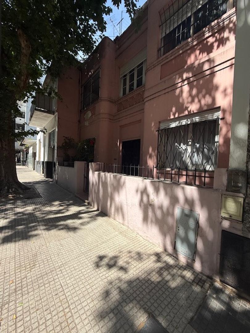 Eleodoro Lobos 400, Piso 1°