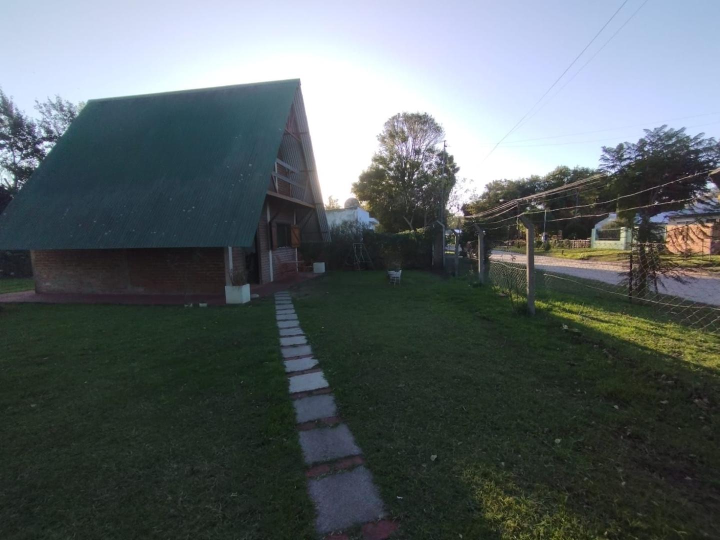 Venta Casa Alpino sobre 2 lotes  Barrio El Tejado