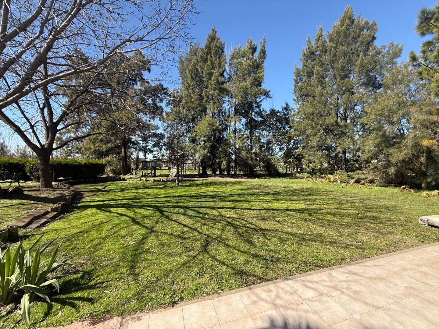 Alquiler casa parque pileta climatizada jacuzzi. San Eliseo